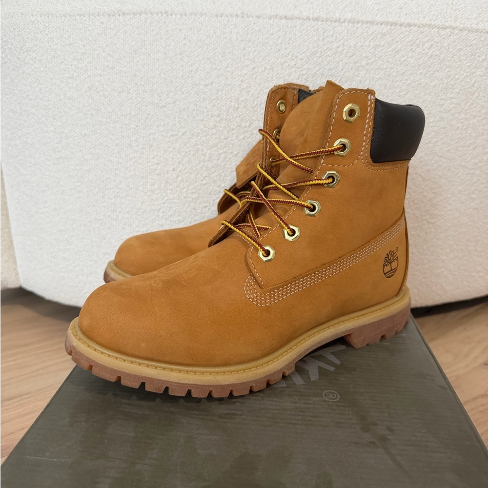 Timberland 6” Premium Wheat Nubuck Boots Size 8.5 - Picture 3 of 6